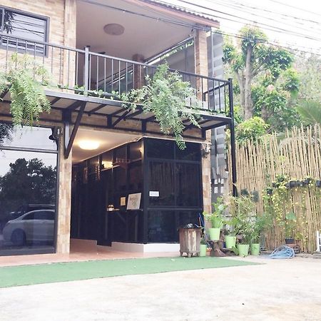 Bambusa Nakhonratchasima Buitenkant foto